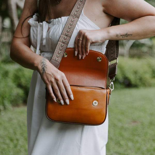 Balvaro Leather Sling Handbag